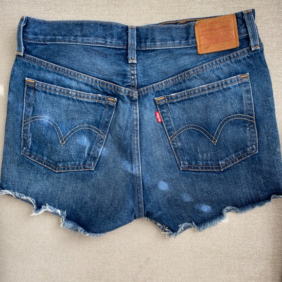 Levi’s 501 Shorts - Picture 2 of 2